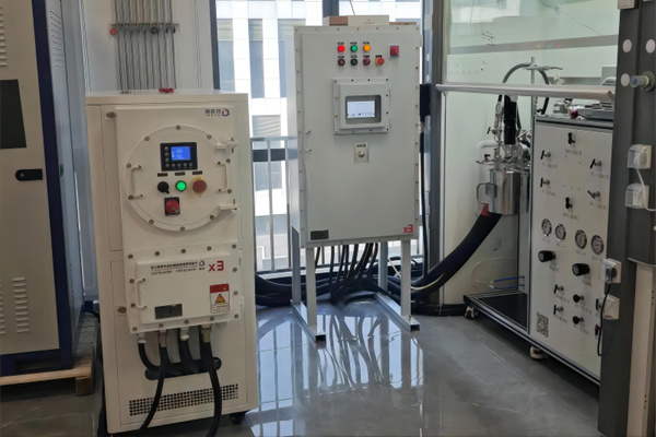 高低溫控溫設(shè)備是如何實現(xiàn)精準(zhǔn)控溫的？